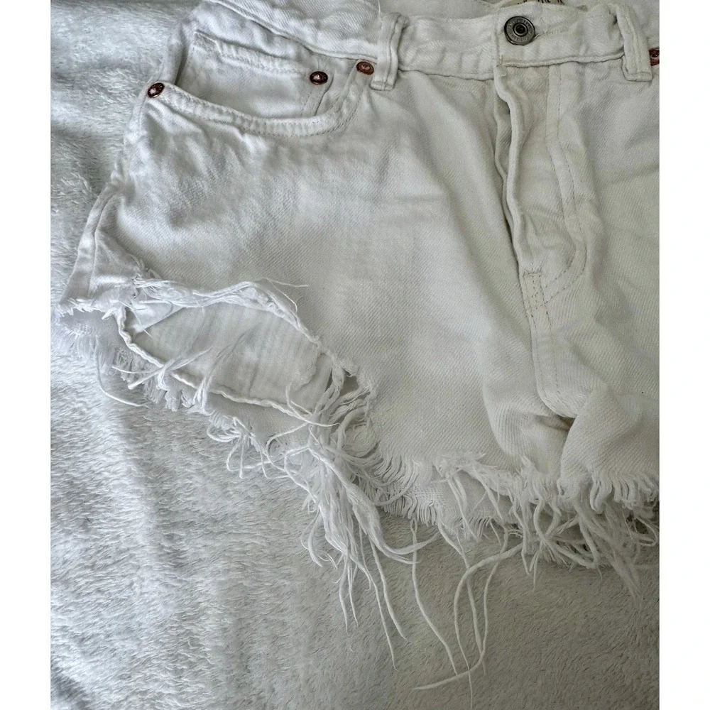 Free People Women's White Denim Loving Good Vibrations Cut Off Shorts Size 27 - Picture 7 of 12